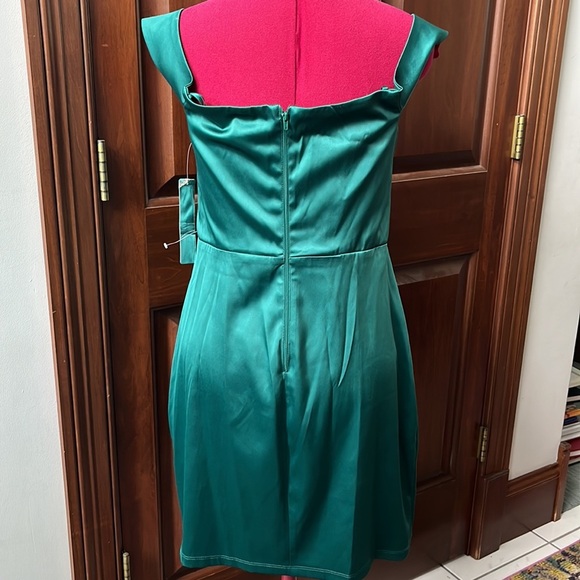 My Michelle  Holiday Emerald green Satin Dress   Off the shoulders   Size 11 NWT - Picture 8 of 11